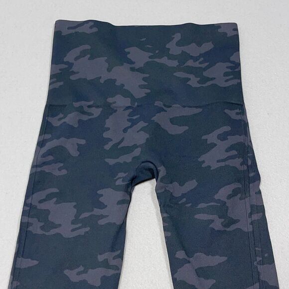 SPANX High Rise Seamless Leggings Black Camo Size Small Look At‎ Me Now - Picture 7 of 9